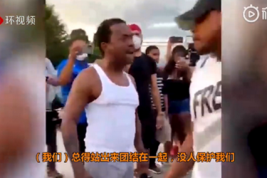 【视频】美国黑人大哥哽咽劝16岁少年：抗议方式不是暴力